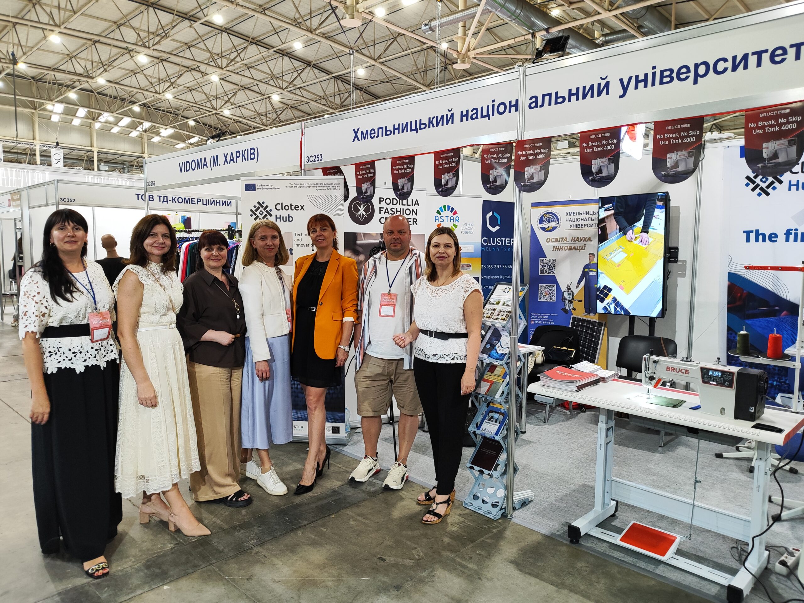 Детальніше про статтю КОЛЕКТИВ КАФЕДРИ НА ЛІТНІЙ ВИСТАВЦІ KYIV FASHION