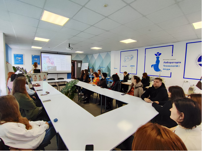 Детальніше про статтю FASHION SKILLS & GLOBAL EXPERIENCE: ЗУСТРІЧІ З УЧАСНИЦЕЮ КУРСІВ FTC 4.0