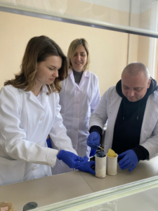 Детальніше про статтю ПЕДАГОГІЧНА ПРАКТИКА АСПІРАНТКИ СПЕЦІАЛЬНОСТІ 182 «ТЕХНОЛОГІЇ ЛЕГКОЇ ПРОМИСЛОВОСТІ», ВИКЛАДАЧА КАФЕДРИ ХІМІЇ ТА ХІМІЧНОЇ ІНЖЕНЕРІЇ ВІТИ НЕГОРУЙ