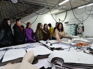 Детальніше про статтю ВИЇЗНЕ ЗАНЯТТЯ СТУДЕНТІВ 182 ТЕХНОЛОГІЇ ЛЕГКОЇ ПРОМИСЛОВОСТІ НА ТМ VERONICA