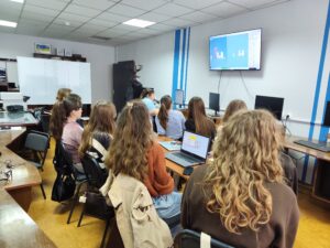 Детальніше про статтю АСПІРАНТКА + МАГІСТРИ = ОБМІН, ЩО РУХАЄ ВПЕРЕД